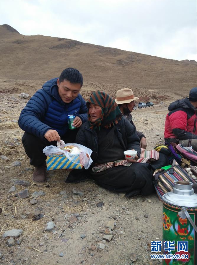 （在習近平新時代中國特色社會主義思想指引下&mdash;&mdash;新時代新作為新篇章&middot;習近平總書記關切事&middot;圖文互動）（3）青春做伴，西部放歌&mdash;&mdash;走近扎根西部建設邊疆的大學生們