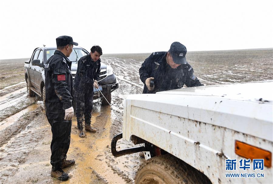 (圖文互動(dòng))(4)記者手記:可可西里,“挪”向“藏羚羊大產(chǎn)房”的14個(gè)半小時(shí)