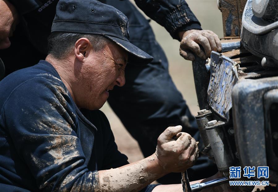 (圖文互動(dòng))(5)記者手記:可可西里,“挪”向“藏羚羊大產(chǎn)房”的14個(gè)半小時(shí)