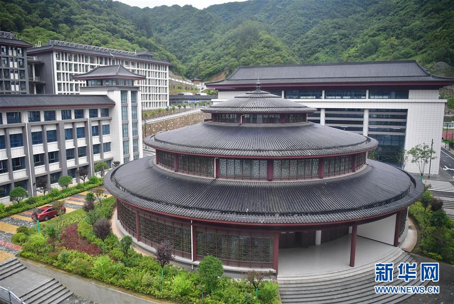 （新華視點(diǎn)&middot;圖文互動(dòng)）（4）學(xué)校建漂亮點(diǎn)本無(wú)錯(cuò)，為何這所&ldquo;豪華中學(xué)&rdquo;讓人困惑？