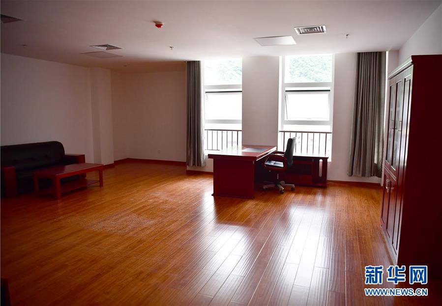 （新華視點(diǎn)&middot;圖文互動(dòng)）（6）學(xué)校建漂亮點(diǎn)本無(wú)錯(cuò)，為何這所&ldquo;豪華中學(xué)&rdquo;讓人困惑？