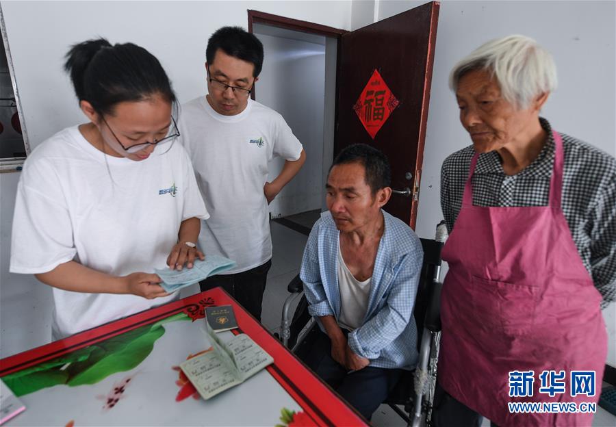 (新華全媒頭條·總書記推動的改革身邊事·行政體制改革篇·圖文互動)(2)特寫:追問“一件事”