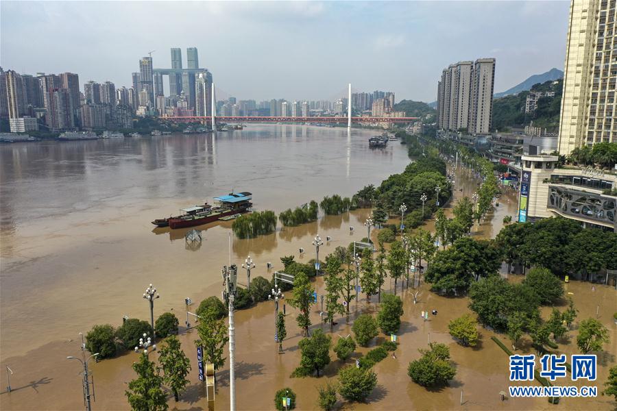 (防汛抗洪·圖文互動(dòng))(1)筑起防大汛的堅(jiān)強(qiáng)防線——重慶防御長(zhǎng)江、嘉陵江過境洪峰現(xiàn)場(chǎng)記錄