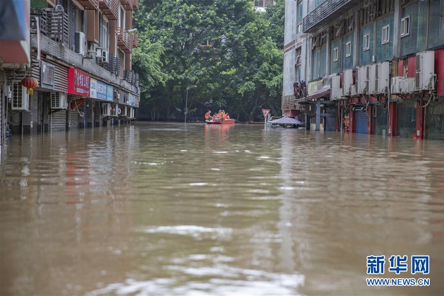 (防汛抗洪·圖文互動(dòng))(5)筑起防大汛的堅(jiān)強(qiáng)防線——重慶防御長(zhǎng)江、嘉陵江過境洪峰現(xiàn)場(chǎng)記錄