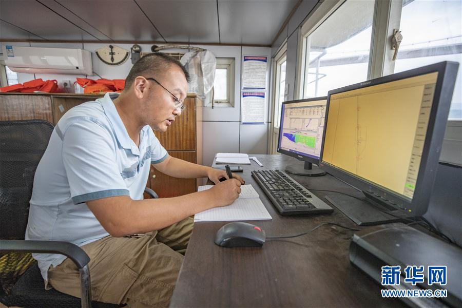 (防汛抗洪·圖文互動(dòng))(9)筑起防大汛的堅(jiān)強(qiáng)防線——重慶防御長(zhǎng)江、嘉陵江過境洪峰現(xiàn)場(chǎng)記錄