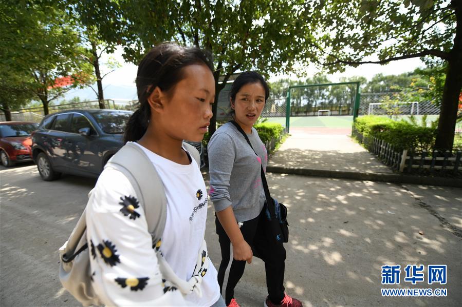 （熱點鮮報&middot;圖文互動）（1）為了大涼山的下一代，她奔赴在助學路上