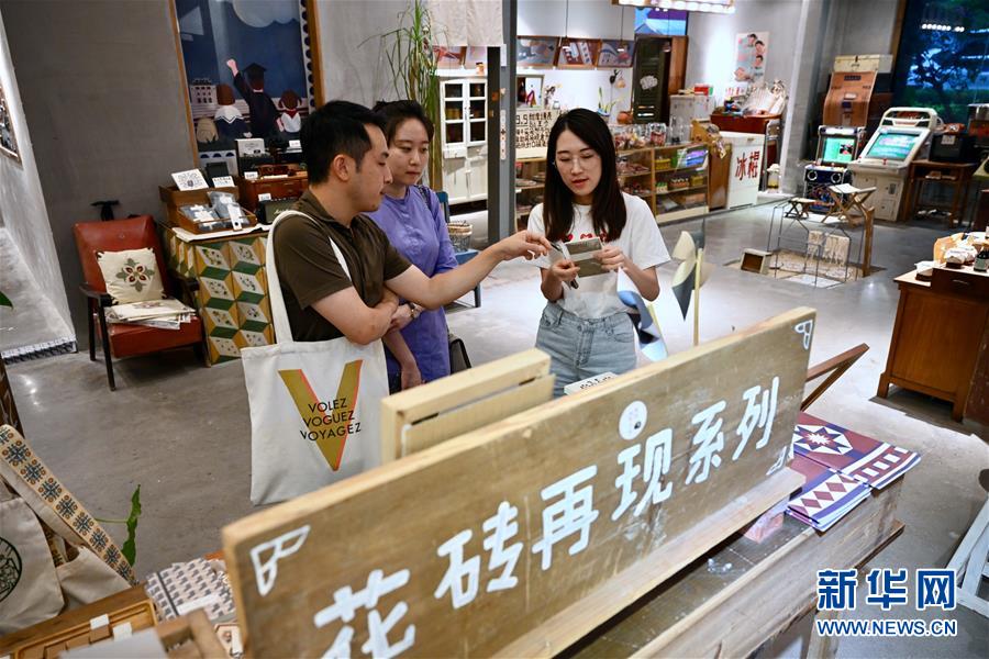 (特區(qū)40年·圖文互動(dòng))(3)老廠房變身“夢(mèng)工廠”折射廈門經(jīng)濟(jì)特區(qū)40年變遷