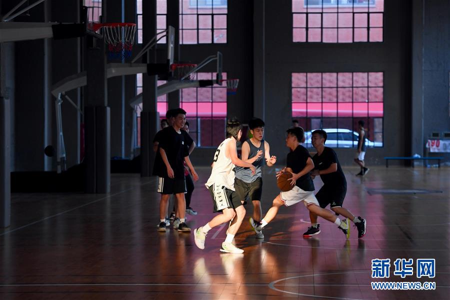 (特區(qū)40年·圖文互動(dòng))(6)老廠房變身“夢(mèng)工廠”折射廈門經(jīng)濟(jì)特區(qū)40年變遷