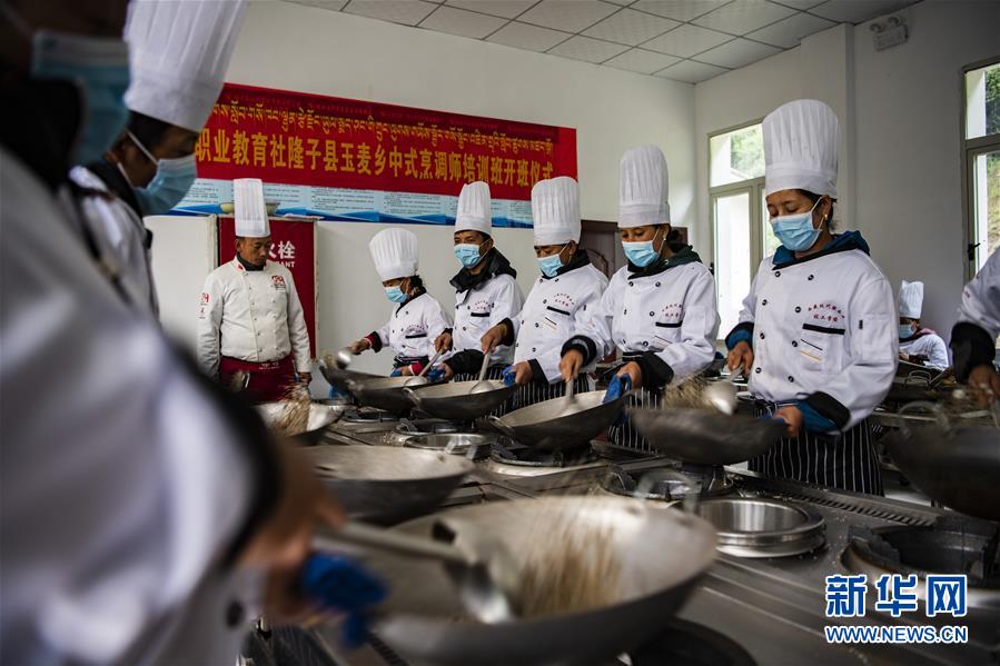 (新華全媒頭條·走向我們的小康生活·圖文互動)(2)扎西德勒,我們的新家園——西藏易地扶貧搬遷搬出幸福美好新生活