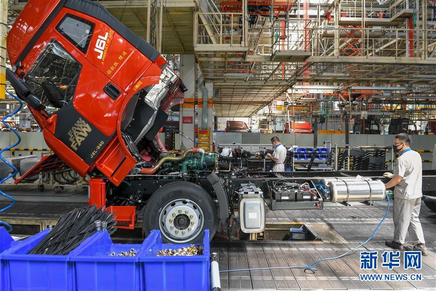 (新華全媒頭條·圖文互動)(6)奮斗結碩果,再寫新篇章——寫在共和國71周年華誕之際