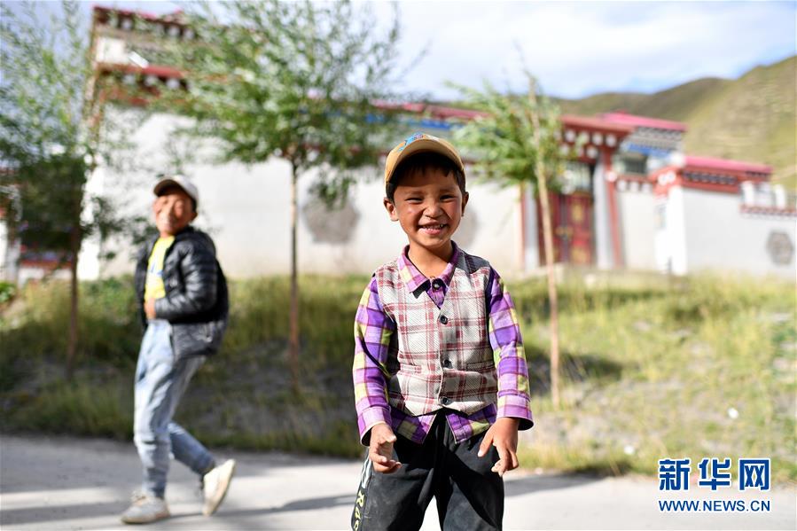 (西藏昌都解放70周年·圖文互動)(3)高原小鎮“搬”來一家“商業綜合體”