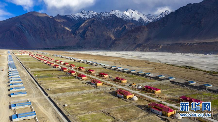 (新華全媒頭條·圖文互動)(1)新天地 新兒女 新奇跡——脫貧攻堅(jiān)繪就新疆新圖景