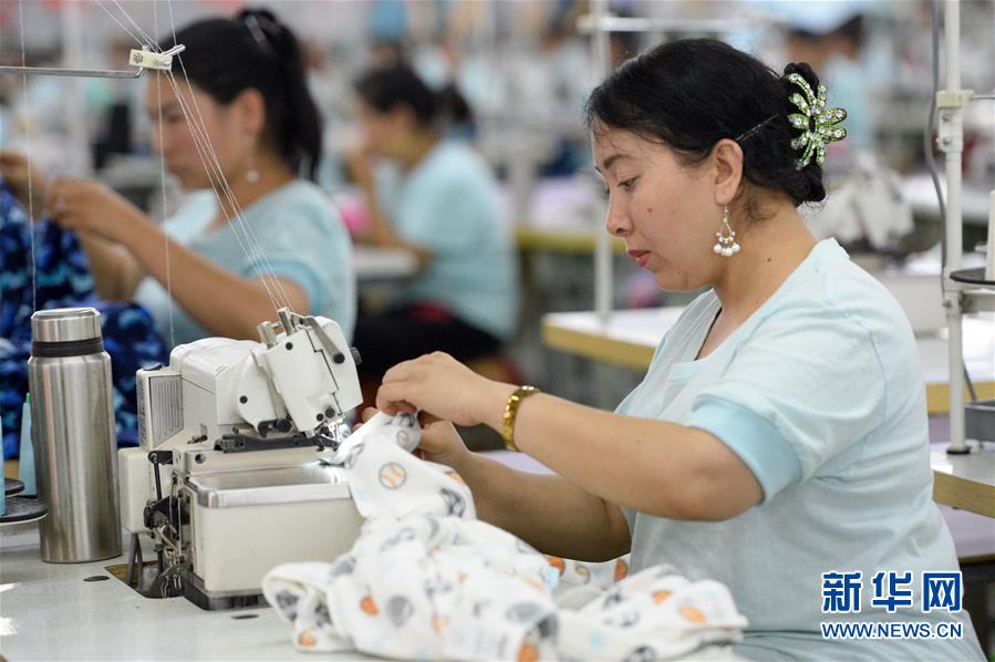 (新華全媒頭條·圖文互動)(9)新天地 新兒女 新奇跡——脫貧攻堅(jiān)繪就新疆新圖景