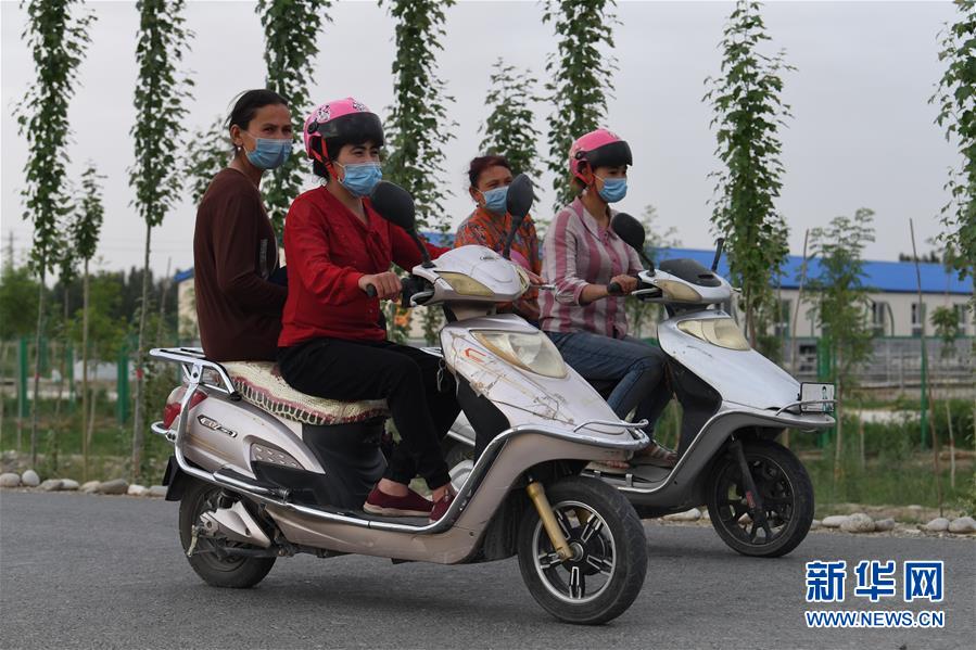 (新華全媒頭條·圖文互動)(12)新天地 新兒女 新奇跡——脫貧攻堅(jiān)繪就新疆新圖景