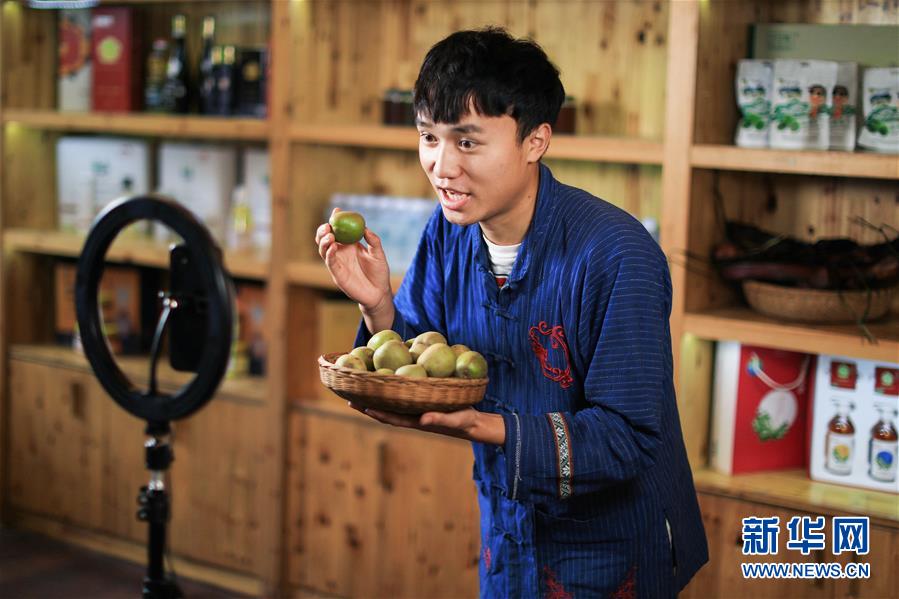 （在習近平新時代中國特色社會主義思想指引下&mdash;&mdash;新時代新作為新篇章&middot;習近平總書記關切事&middot;圖文互動）（5）精準扶貧7年，十八洞村&ldquo;長&rdquo;出10余種新職業