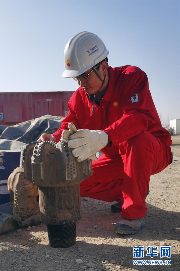 (青春的夢想 青春的奮斗·圖文互動(dòng))(3)年輕,就要無悔擔(dān)當(dāng)——青春在奉獻(xiàn)中閃光