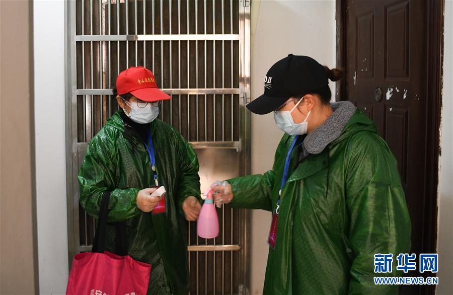 （新華全媒頭條&middot;迎接兩會特別報道&middot;圖文互動）（10）不同尋常的兩會 萬眾一心的力量&mdash;&mdash;寫在2020年全國兩會召開之際