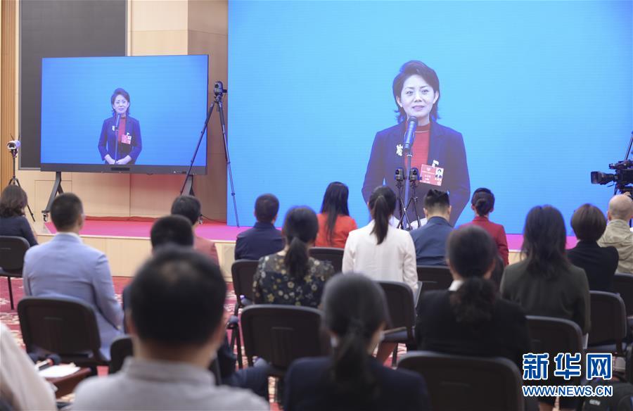 （兩會&middot;XHDW）（13）接受采訪