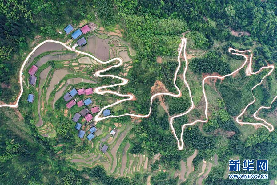 (新華全媒頭條·兩會特別報道·圖文互動)(2)從取得決定性成就到奪取全面勝利——從全國兩會看決戰決勝脫貧攻堅