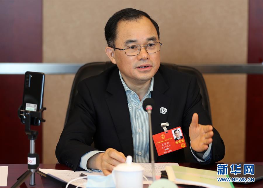 （兩會&middot;熱點畫報）（4）代表委員建言統籌做好經濟社會發展工作