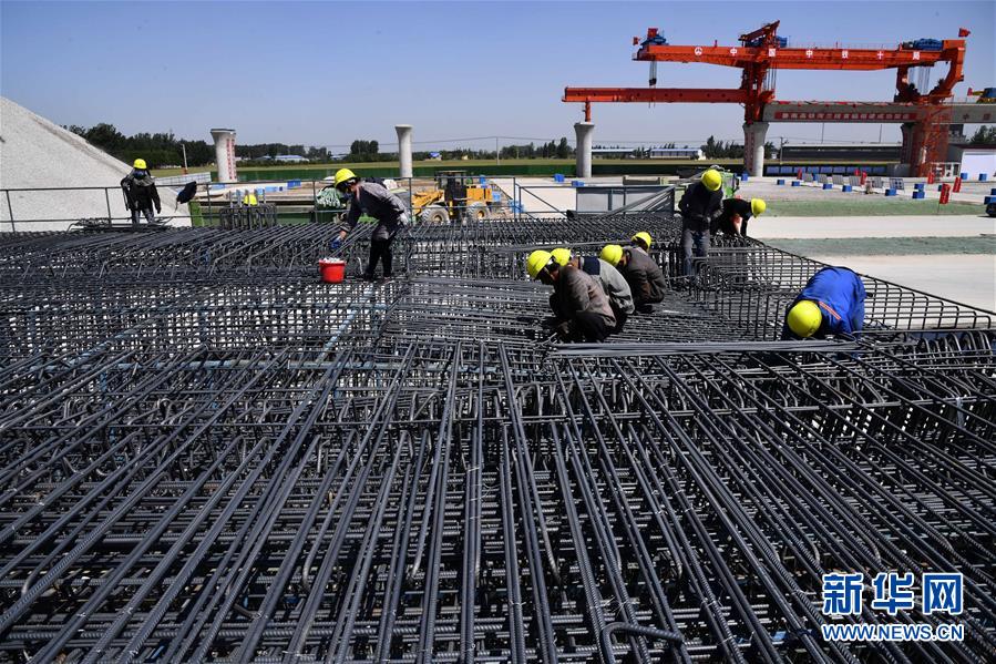 （兩會&middot;熱點畫報）（17）代表委員建言統籌做好經濟社會發展工作