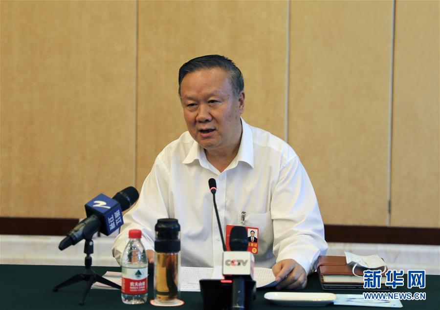 （兩會&middot;熱點(diǎn)畫報(bào)）（7）代表委員聚焦民法典草案