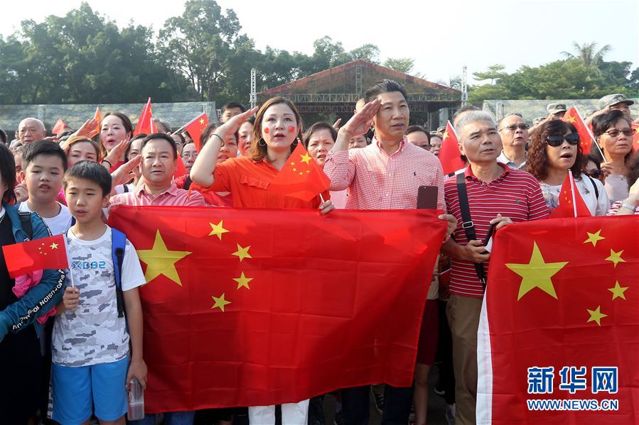 （圖文互動）（1）&ldquo;我和我的祖國，一刻也不能分割&rdquo;&mdash;&mdash;解放軍駐香港部隊與市民共同慶祝國慶70周年見聞