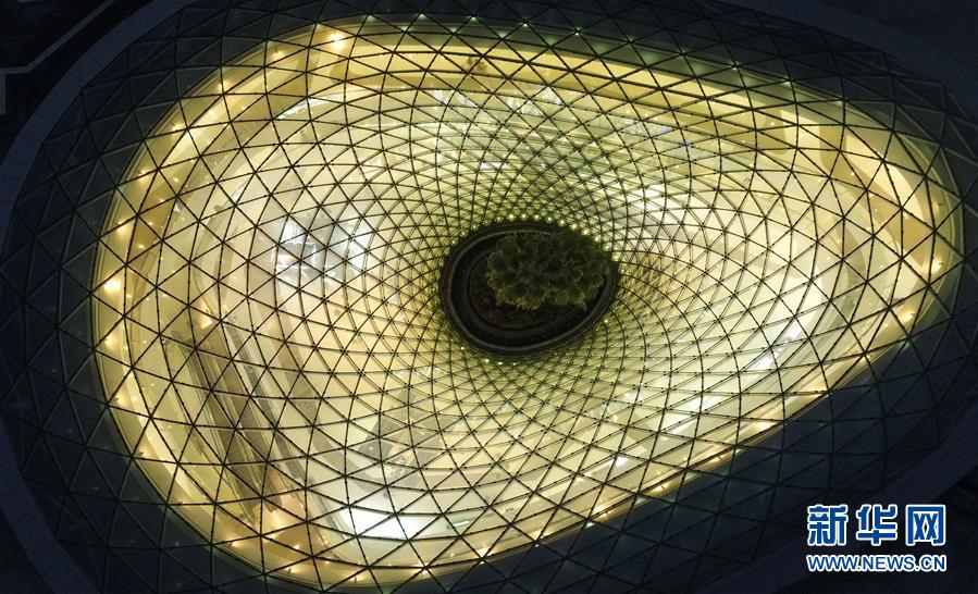 （在習近平新時代中國特色社會主義思想指引下&mdash;&mdash;新時代新作為新篇章&middot;總書記關切開放事&middot;圖文互動）（5）開放的故事講不完&mdash;&mdash;海南開放再&ldquo;提速&rdquo;