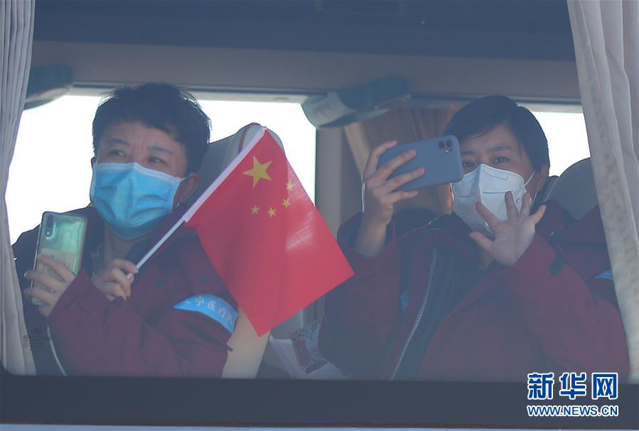 (在習(xí)近平新時(shí)代中國(guó)特色社會(huì)主義思想指引下——新時(shí)代新作為新篇章·習(xí)近平總書(shū)記關(guān)切事·圖文互動(dòng))(3)給你最溫暖的擁抱——保護(hù)關(guān)心愛(ài)護(hù)抗疫一線醫(yī)務(wù)人員在行動(dòng)