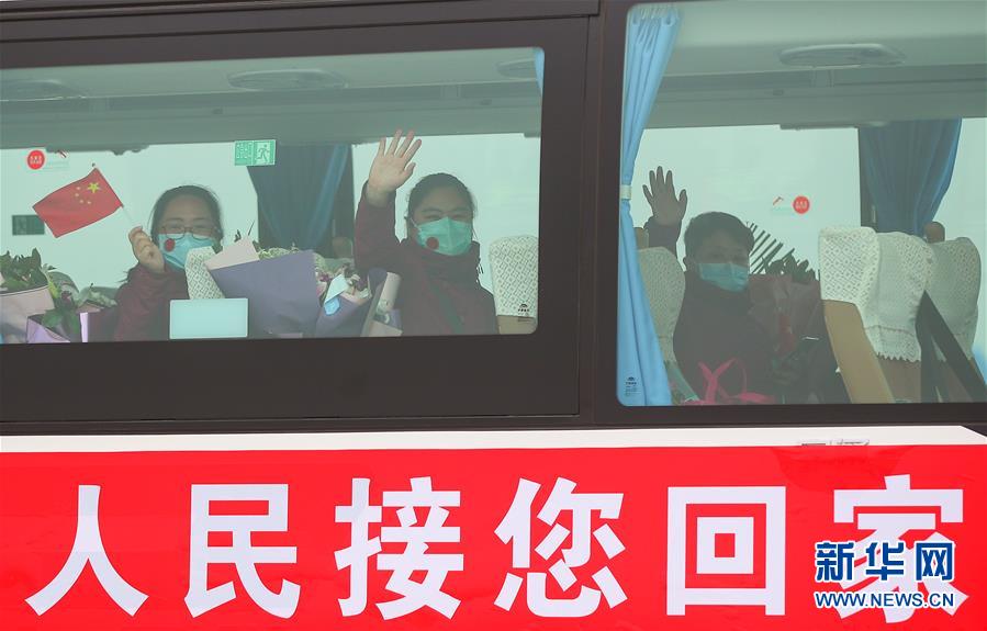 (在習(xí)近平新時(shí)代中國(guó)特色社會(huì)主義思想指引下——新時(shí)代新作為新篇章·習(xí)近平總書(shū)記關(guān)切事·圖文互動(dòng))(2)給你最溫暖的擁抱——保護(hù)關(guān)心愛(ài)護(hù)抗疫一線醫(yī)務(wù)人員在行動(dòng)