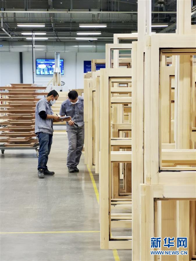 (在習近平新時代中國特色社會主義思想指引下——新時代新作為新篇章·習近平總書記關切事·圖文互動)(1)陽光總在風雨后——中小企業在疫情中迎難而上