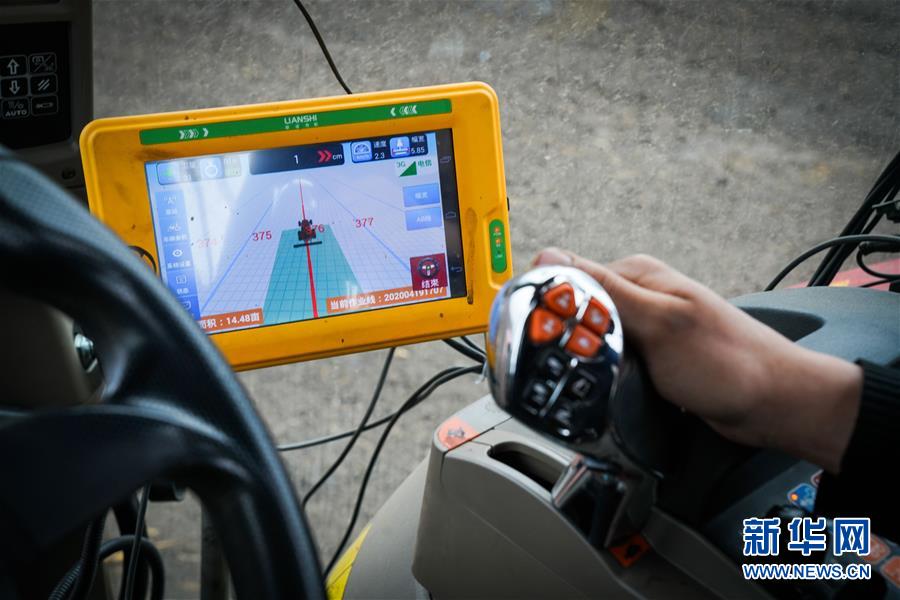 (在習(xí)近平新時(shí)代中國(guó)特色社會(huì)主義思想指引下——新時(shí)代新作為新篇章·習(xí)近平總書(shū)記關(guān)切事·圖文互動(dòng))(3)讓農(nóng)民挑上“金扁擔(dān)”——農(nóng)業(yè)現(xiàn)代化的生動(dòng)實(shí)踐掃描