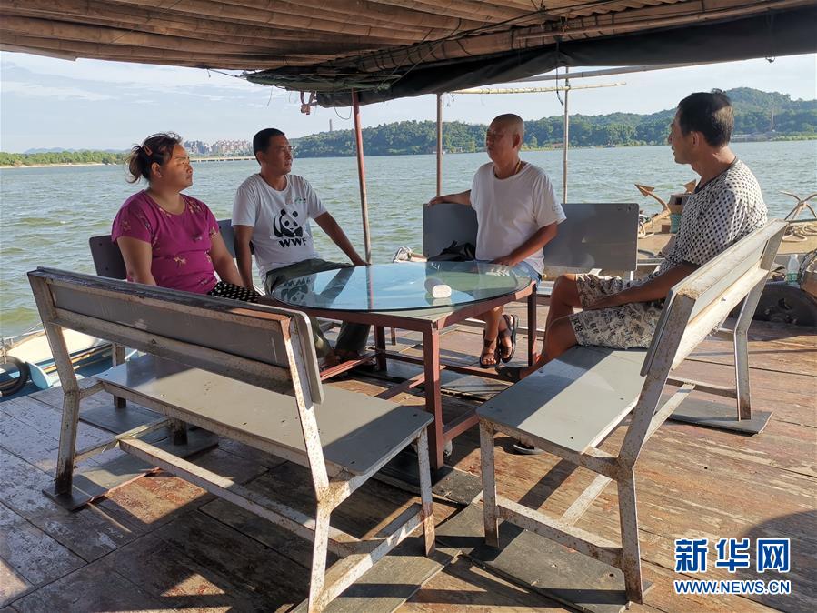 (總書記推動(dòng)的改革身邊事·生態(tài)文明改革篇·圖文互動(dòng))(2)特寫:從“捕魚人”到“護(hù)魚人”——長(zhǎng)江漁民上岸后的新生活