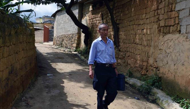 有困難就找&ldquo;張書記&rdquo;:圖說駐村扶貧干部張號京