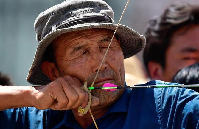 青海尖扎：&ldquo;五彩神箭&rdquo;射箭賽開賽