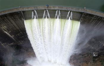 水庫&ldquo;飛瀑&rdquo;