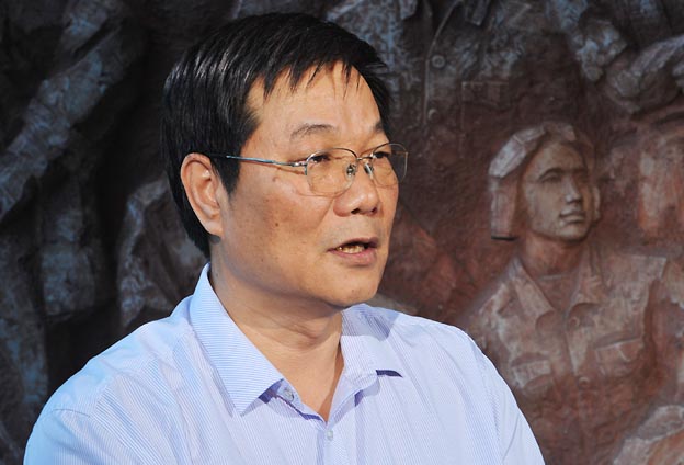 我們把黨的政治優(yōu)勢和現(xiàn)代企業(yè)制度優(yōu)勢結(jié)合起來，建立完善決策、執(zhí)行、監(jiān)督三個(gè)體系。