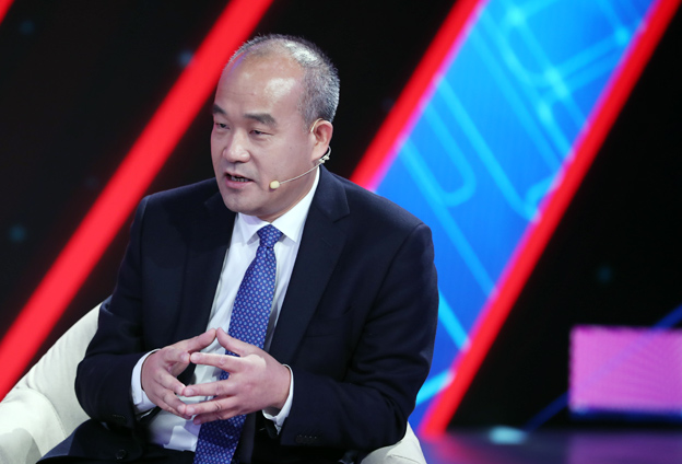 年輕人要有遠大理想，要了解到科技的核心要素所在，專心，靜下心來打好基礎。