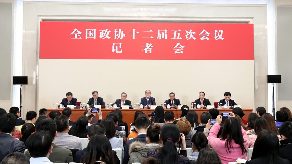 政協(xié)委員談促進經(jīng)濟平穩(wěn)健康發(fā)展