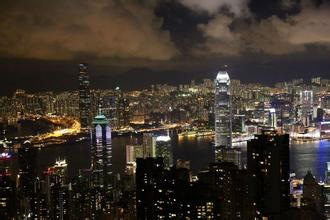 中央對香港行政長官是有標準的，是一貫的