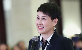 全國政協委員張凱麗在&ldquo;委員通道&rdquo;接受采訪