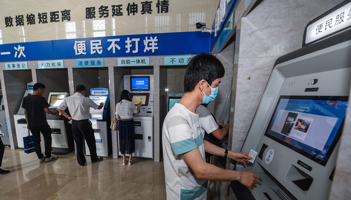 新華社評論員：增強(qiáng)緊迫感，全力抓落實 &mdash;&mdash;貫徹落實全國兩會精神