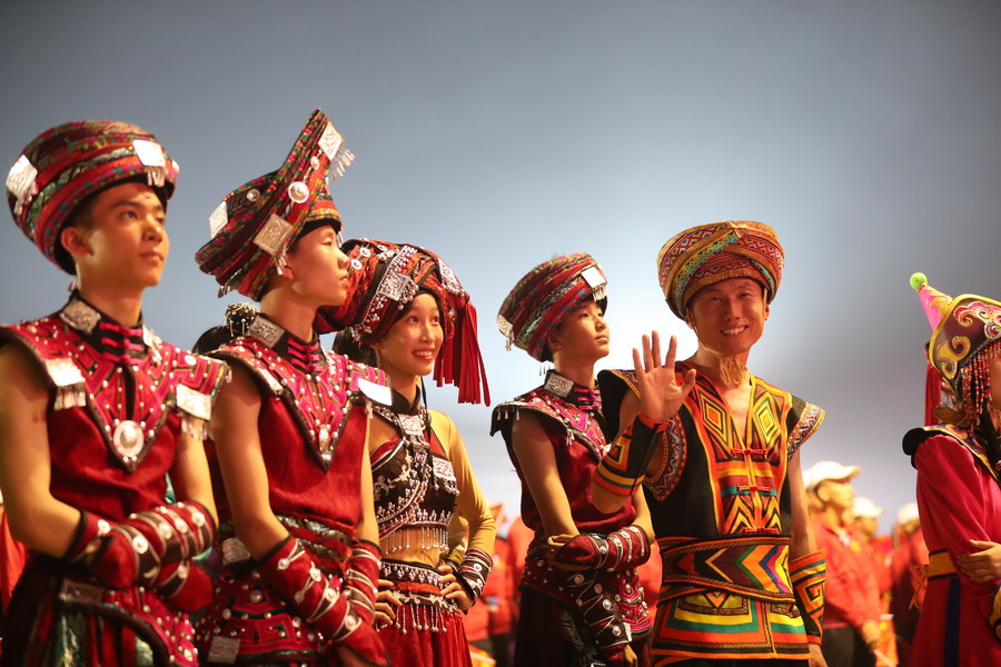 好兒好女好家園，齊心奔小康，共圓中國夢