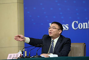 記者會主持人曲衛國