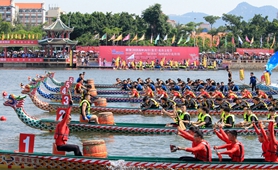 2018海峽兩岸龍舟賽開幕，53支隊伍競渡   組圖