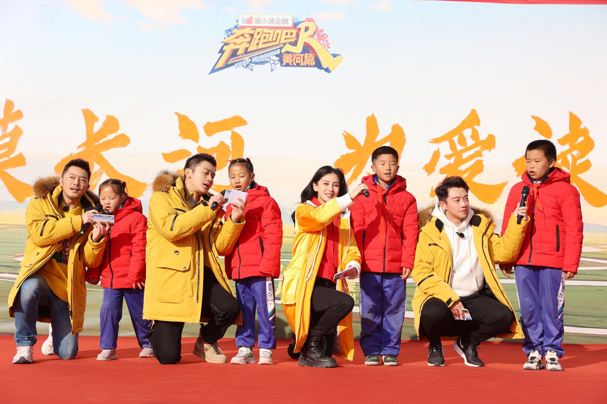 2020年11月18日，&ldquo;大漠長(zhǎng)河，為愛(ài)讀詩(shī)&rdquo;多一克溫暖公益活動(dòng)啟動(dòng)儀式在寧夏中衛(wèi)市沙坡頭區(qū)郭灘學(xué)校舉行。&ldquo;跑男團(tuán)&rdquo;成員李晨、楊穎、鄭愷、沙溢與&ldquo;多一克溫暖&rdquo;團(tuán)隊(duì)攜手為學(xué)生們送去了海瀾之家的冬日溫暖。