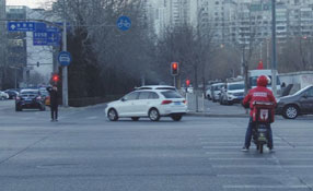 瘋狂&rdquo;外賣 板子應(yīng)該打在誰身上？