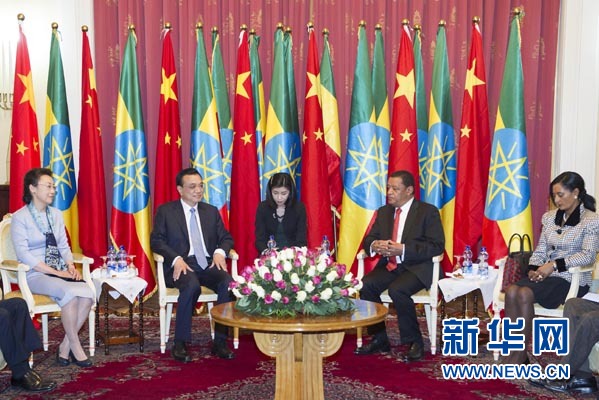 李克強總理夫人程虹、穆拉圖總統夫人梅阿扎參加會見。新華社記者王曄攝