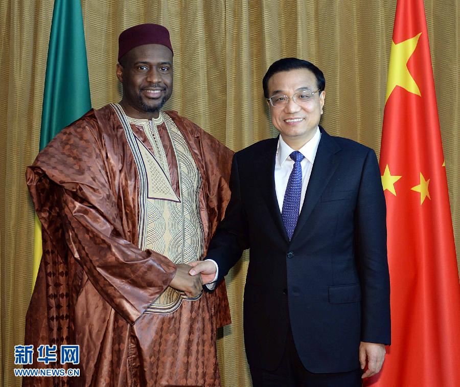 5月7日,正在尼日利亞訪問的國務(wù)院總理李克強在阿布賈會見出席第24屆世界經(jīng)濟論壇非洲峰會全會的馬里總理馬拉。 新華社記者 李濤 攝 5月7日,正在尼日利亞訪問的國務(wù)院總理李克強在阿布賈會見出席第24屆世界經(jīng)濟論壇非洲峰會全會的馬里總理馬拉。 新華社記者 李濤 攝