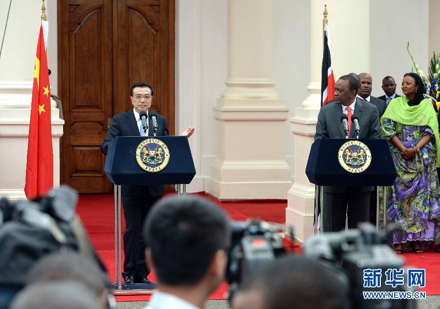 5月10日，中國國務院總理李克強在肯尼亞國家宮與肯總統肯雅塔舉行會談后共同會見記者。 新華社記者 李濤 攝 